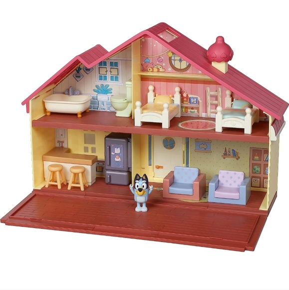 Other - Bluey Family Home Playset with poseable Figure